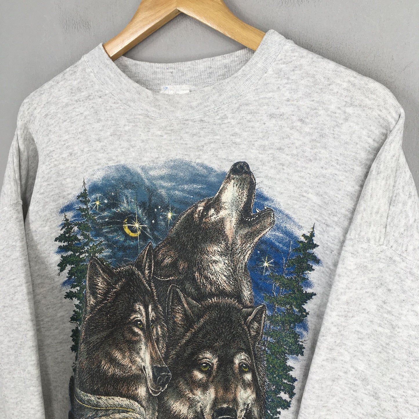 The Wolf Wildlife Wisconsin Sweatshirt XLarge