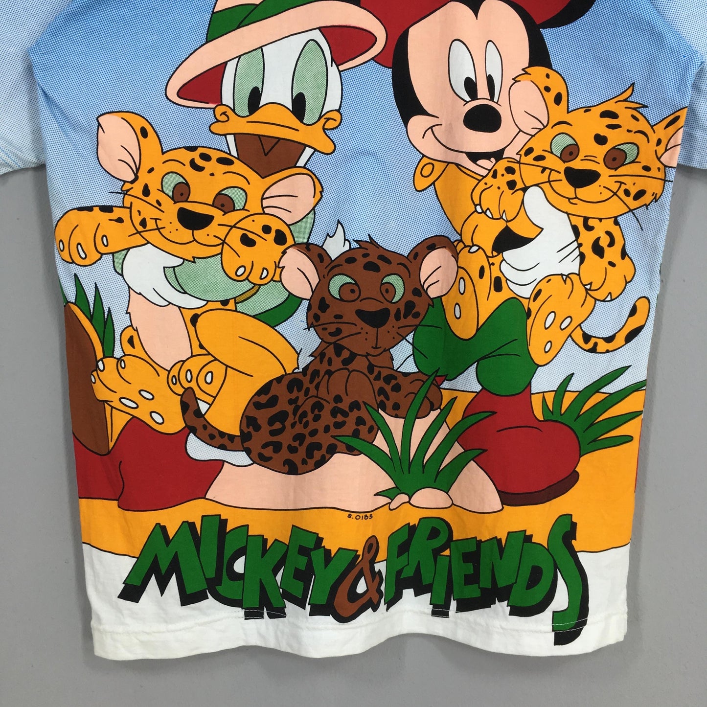 Disneyland Mickey And Friends Lions Cub Printed T shirt Medium