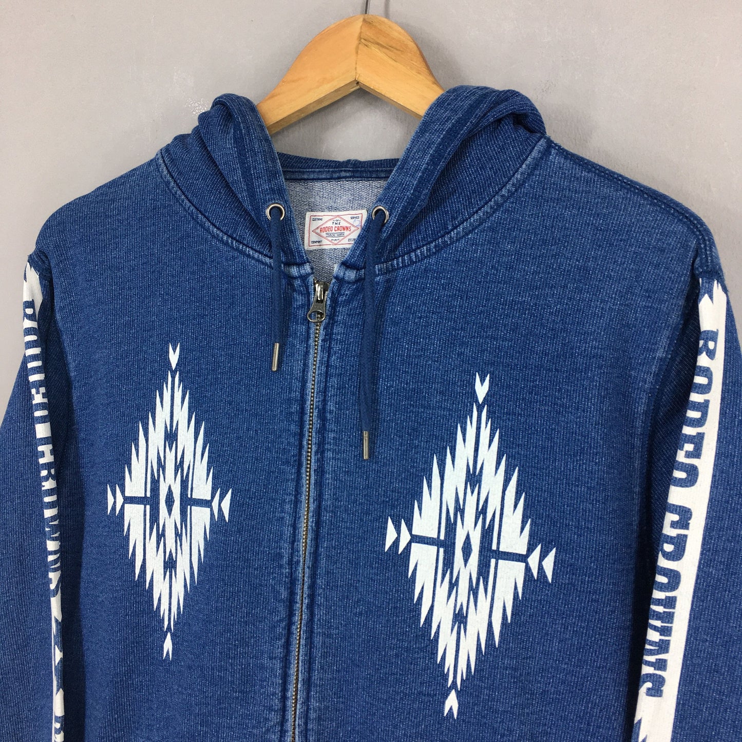 Rodeo Crowns Blue Hoodie Sweater Medium