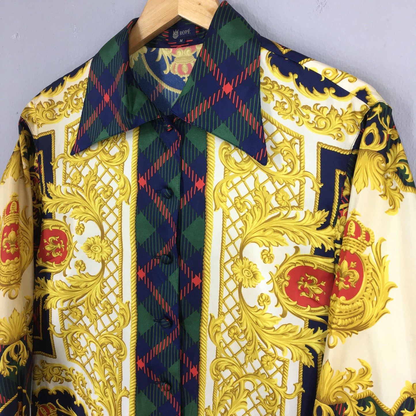 Novelty Baroque Crest Casual Shirt Medium