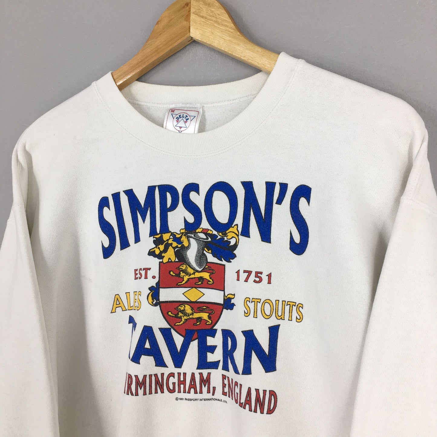 Simpson’s Tavern Restaurant White Sweater Medium