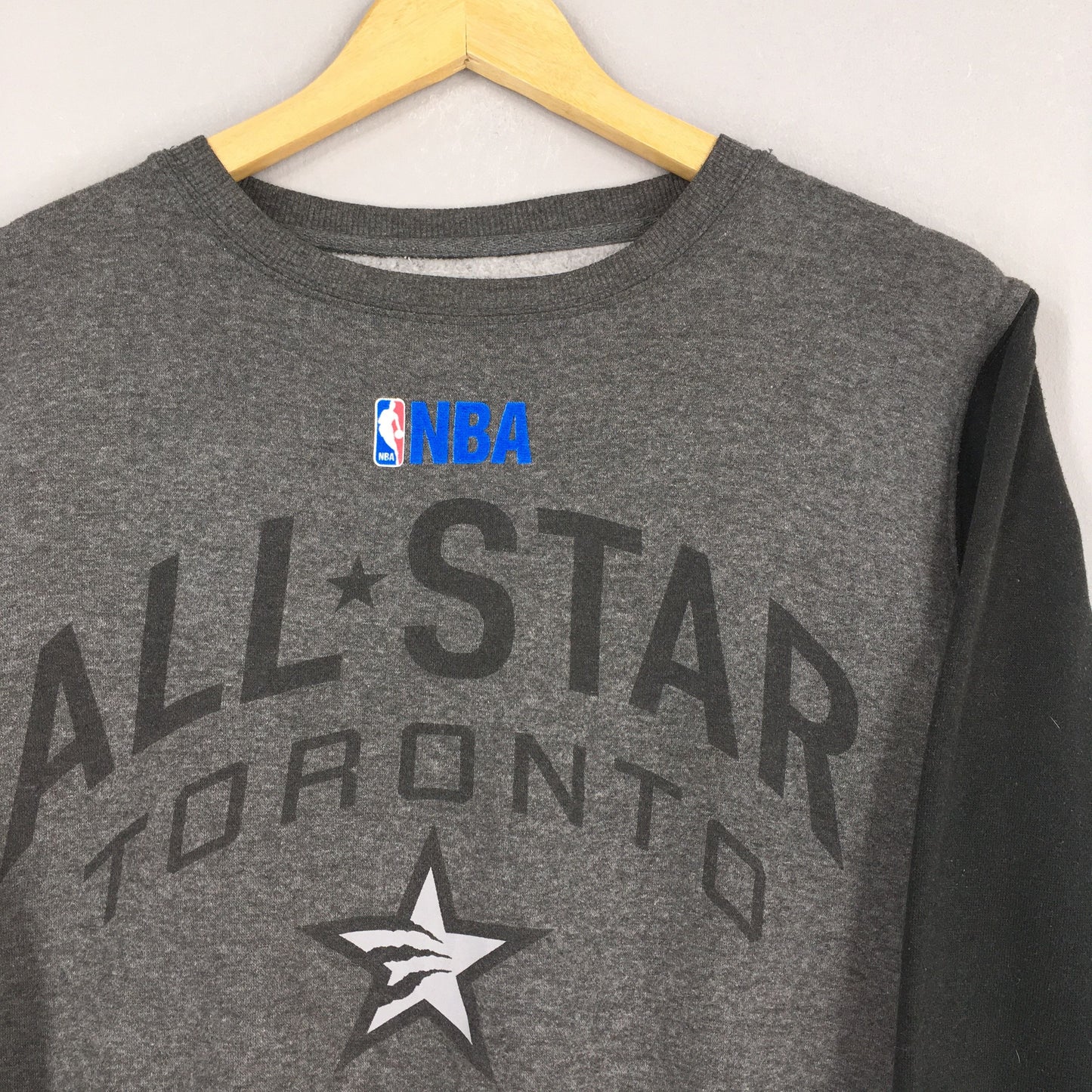 Toronto NBA Gray Sweatshirt Medium