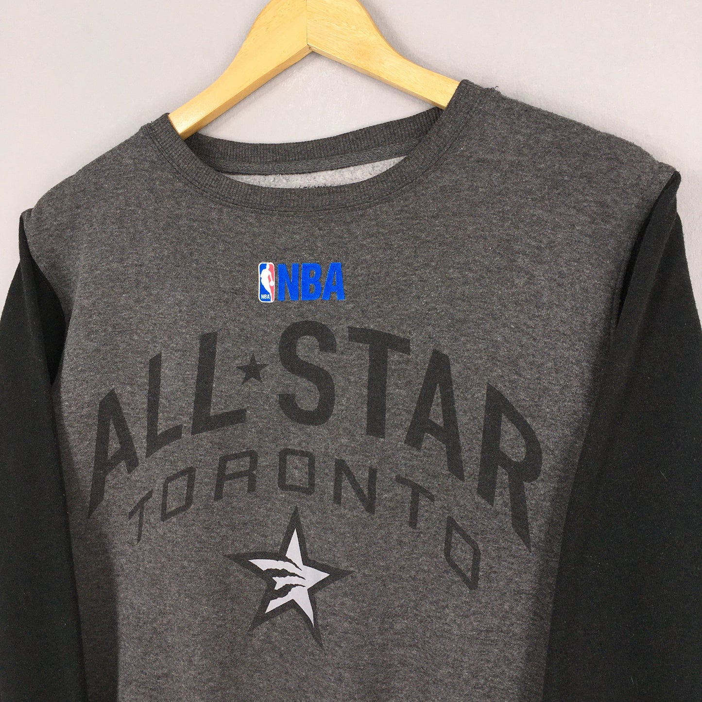 Toronto NBA Gray Sweatshirt Medium