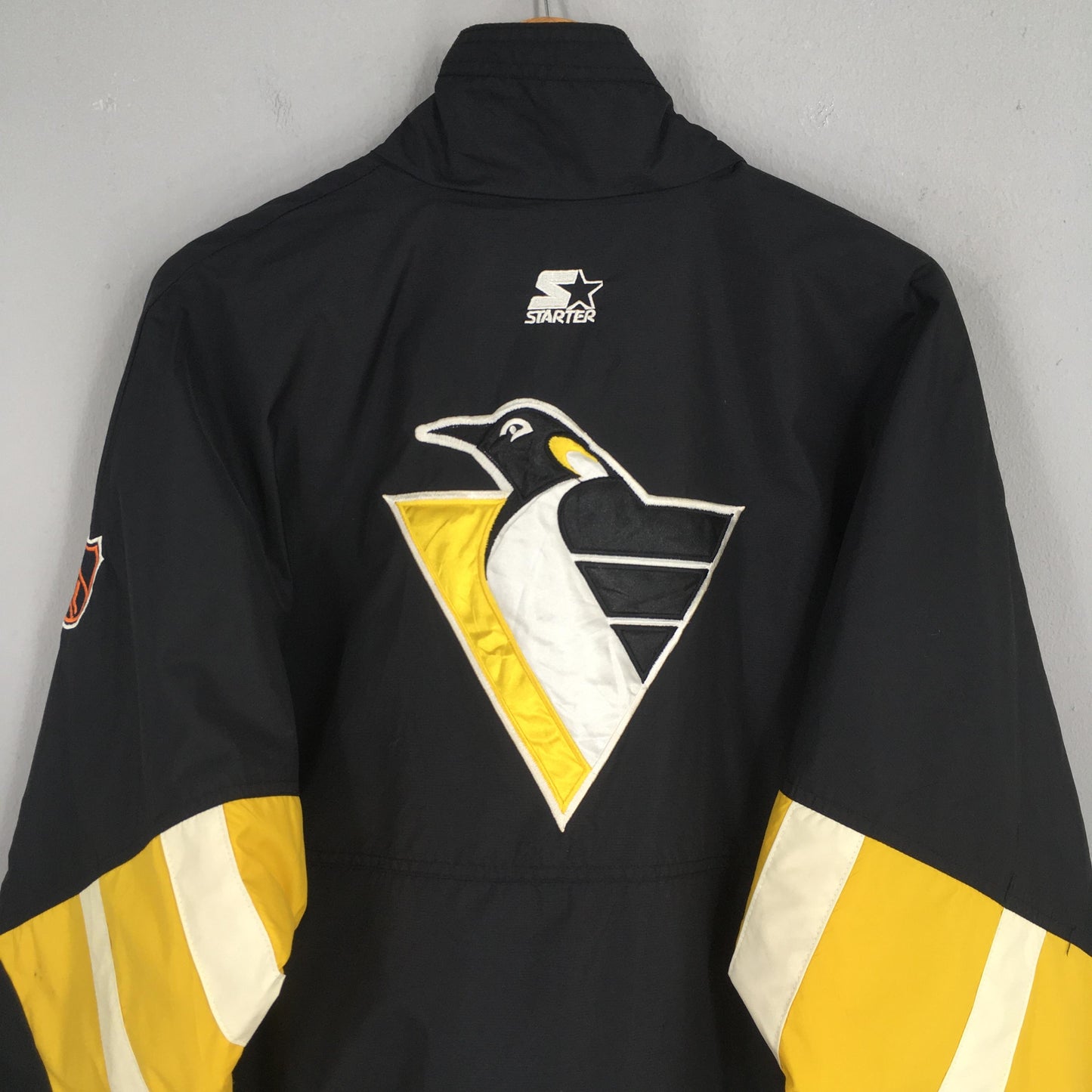 Pittsburgh Peguins NHL Windbreaker Jacket Large