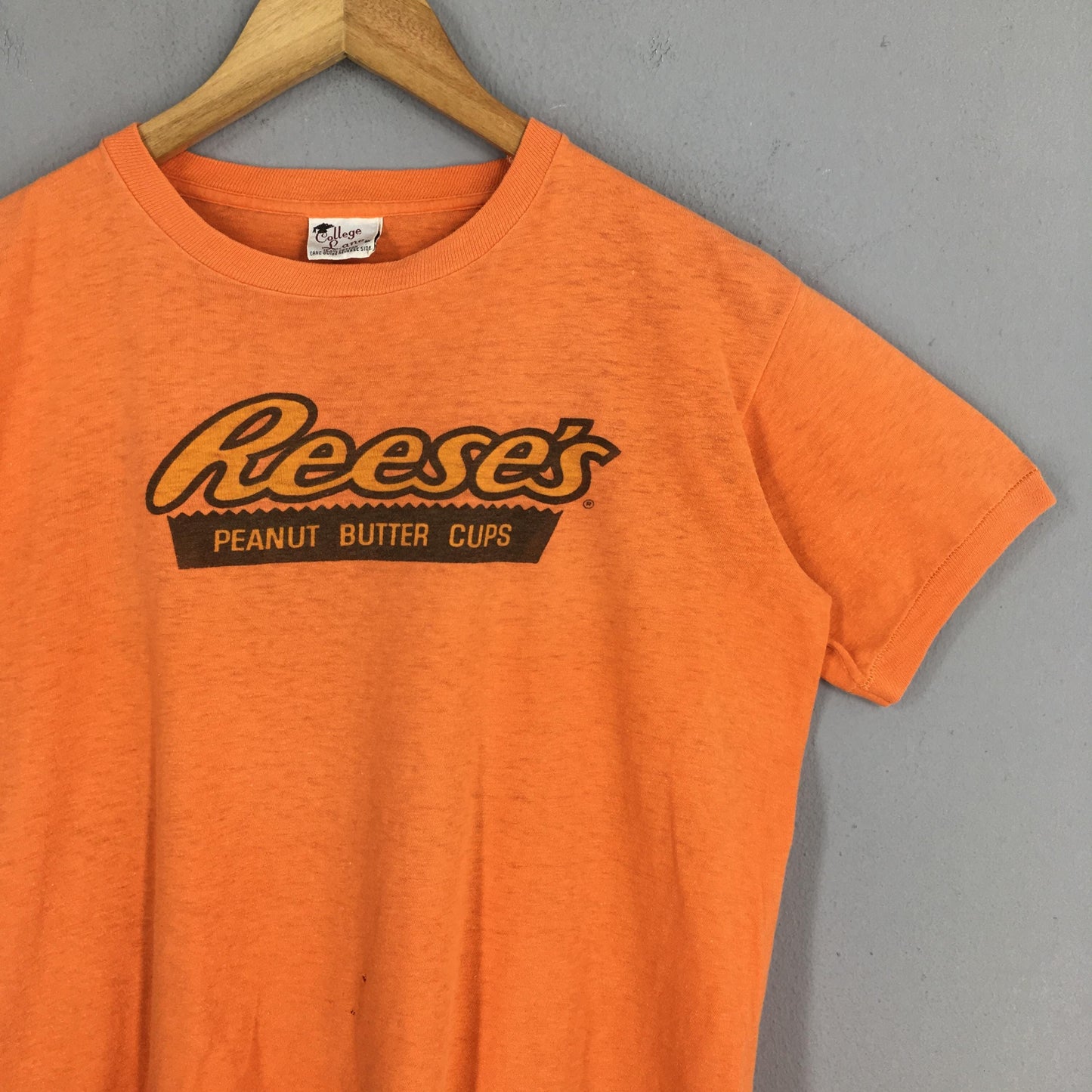 Reese's Peanut Butter Cups Orange Tshirt Large