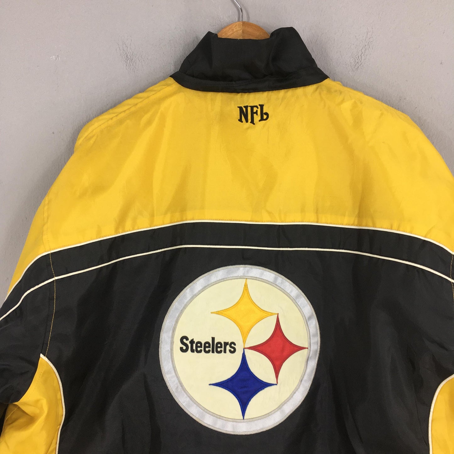Pittsburgh Steelers Nfl Football Black Yellow Zipper Jacket XLarge