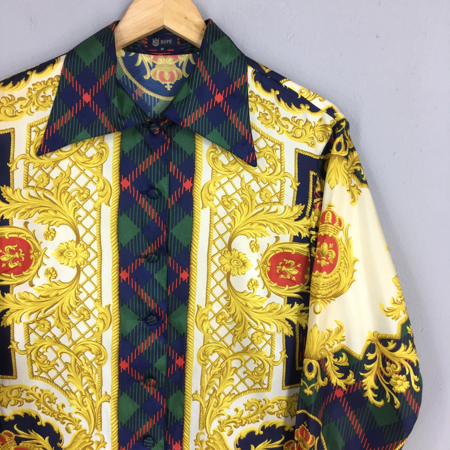 Novelty Baroque Crest Casual Shirt Medium