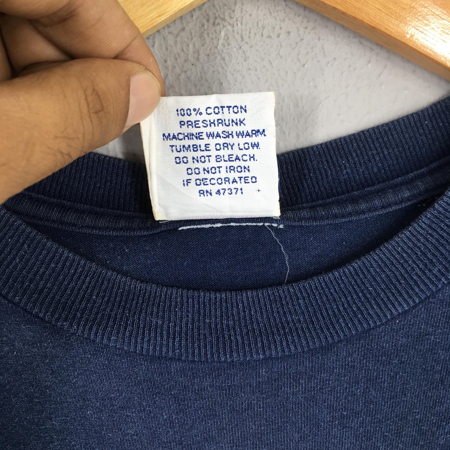 Vancouver Canucks NHL Blue T shirt Medium