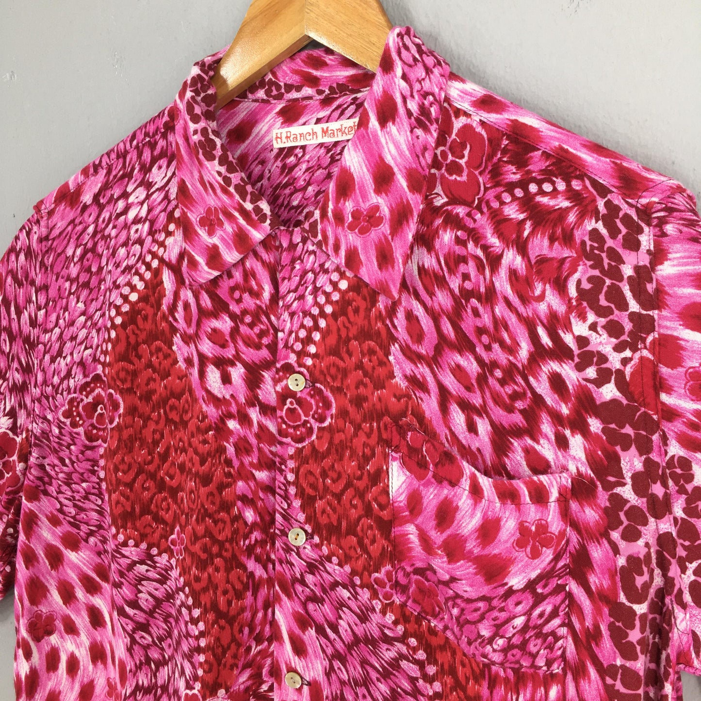 HR Market Psychedelic Hawaiian Aloha Pink Shirt Medium