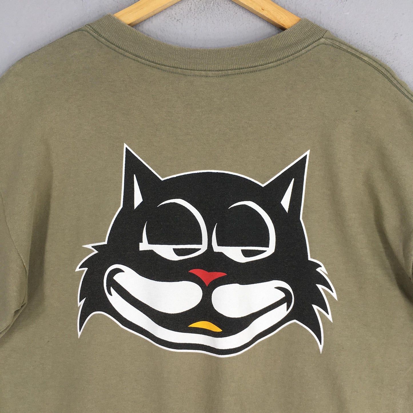 26 Red Skater Green T shirt Large