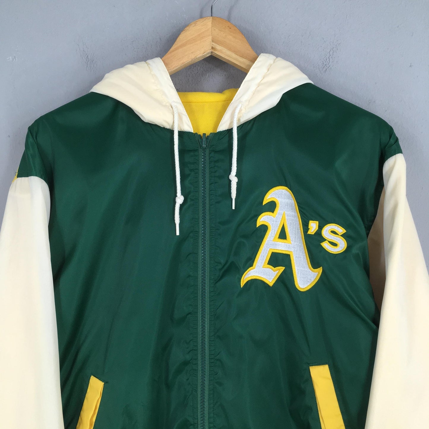 Starter Oakland Athletics MLB Windbreaker Jacket Medium