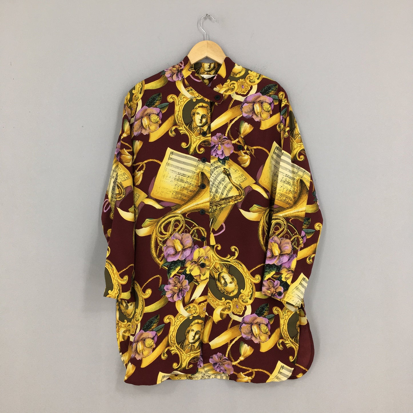 Novelty Baroque Polyester Shirt Medium