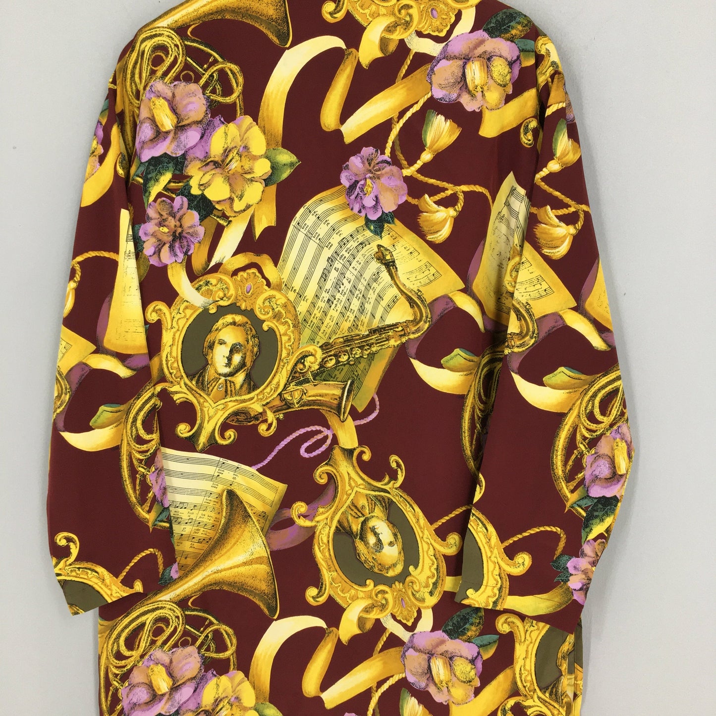 Novelty Baroque Polyester Shirt Medium