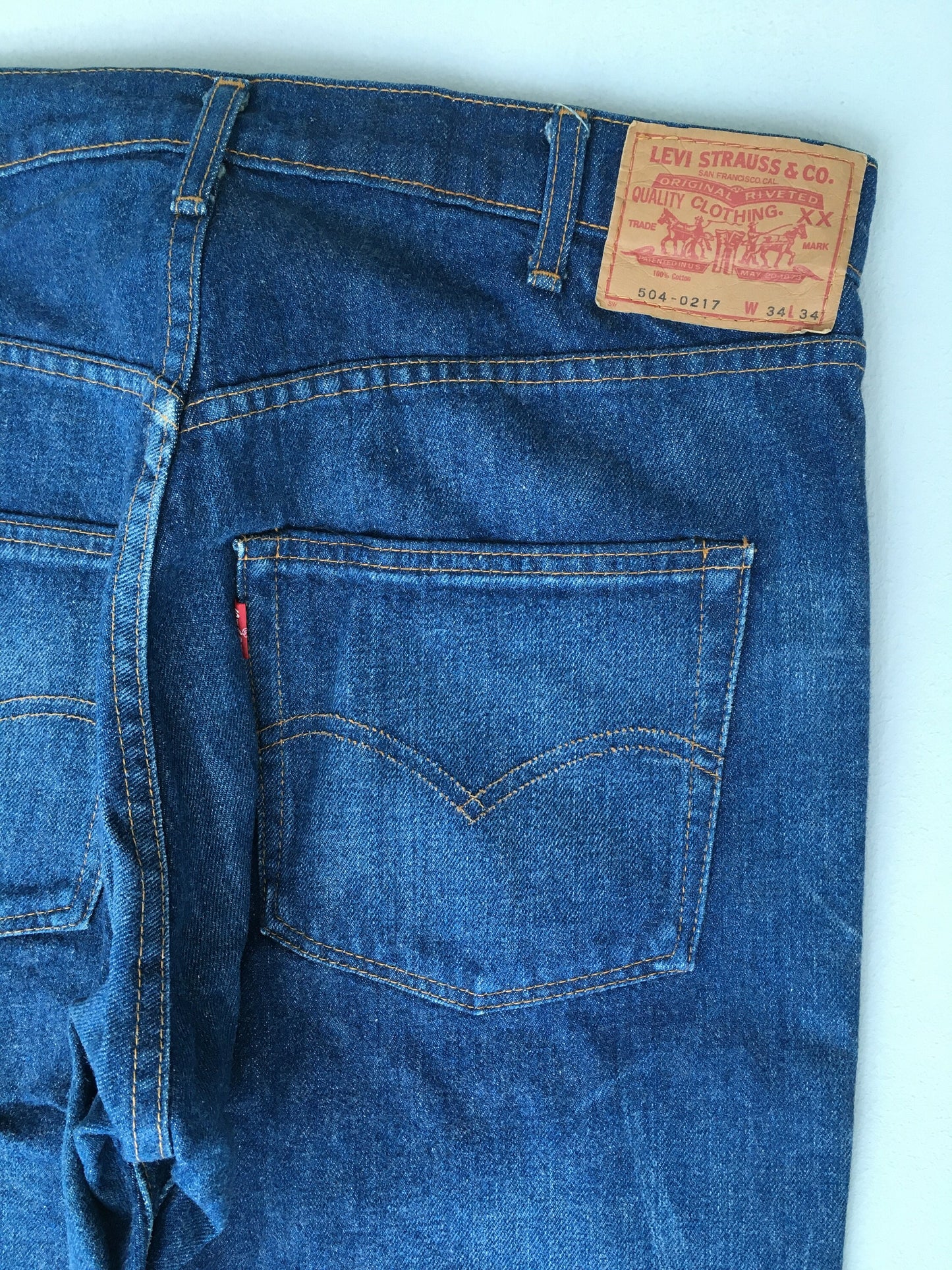 Size 32x33.5 Levi's 504 Medium Wash Jeans