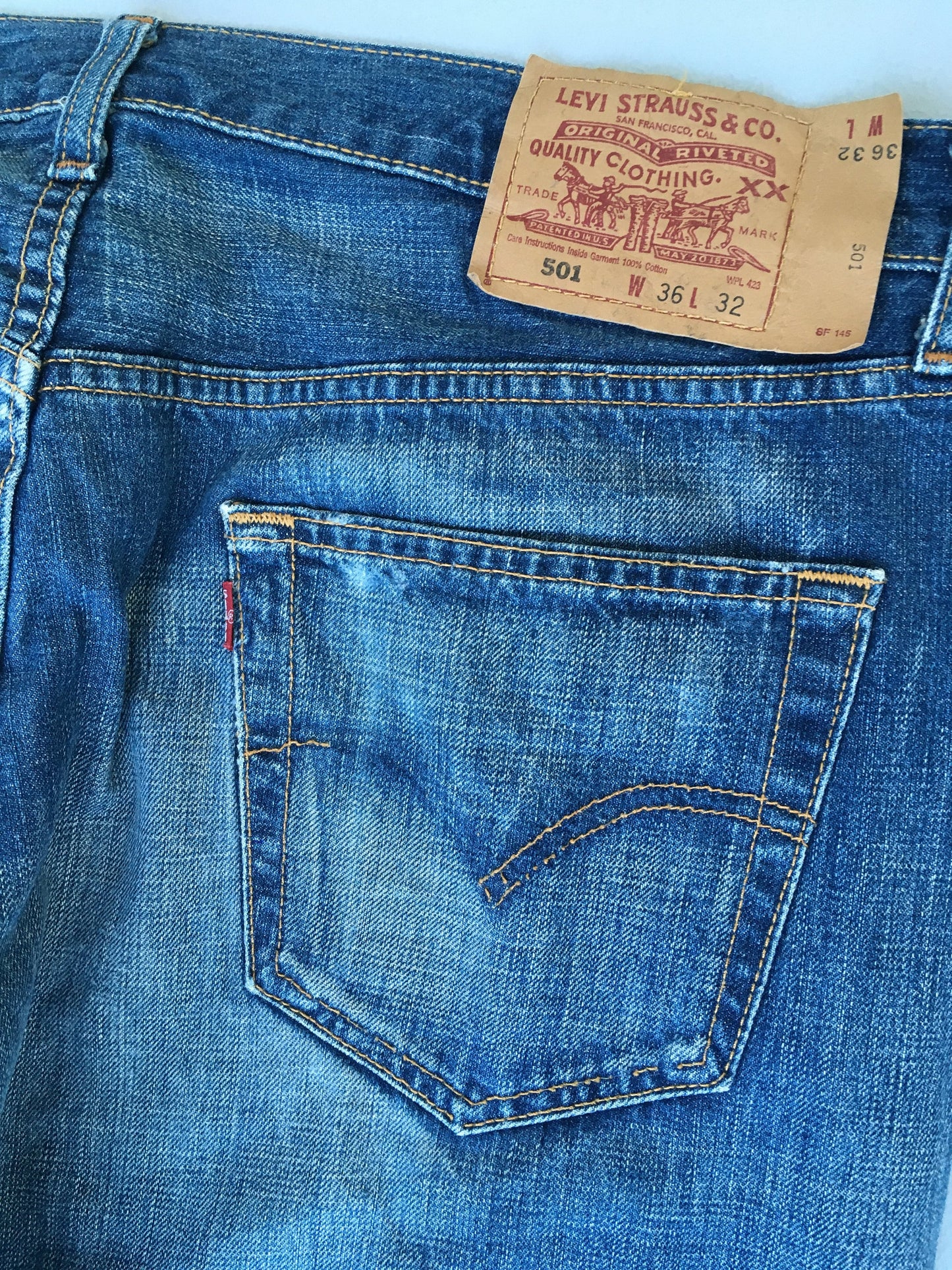 Size 35x32.5 Levis 501 Medium Wash Jeans Faded Blue