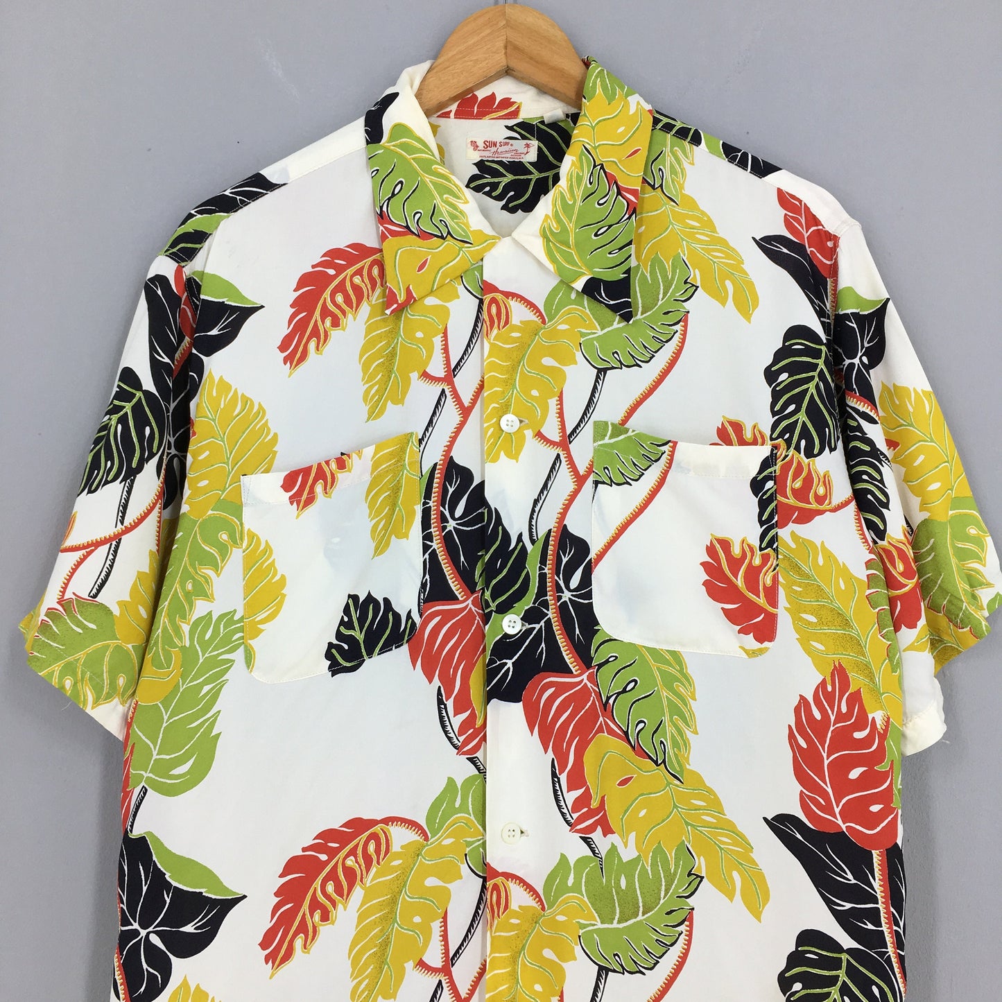 Sun Surf Hawaiian Floral Leaf Rayon Button Down Large