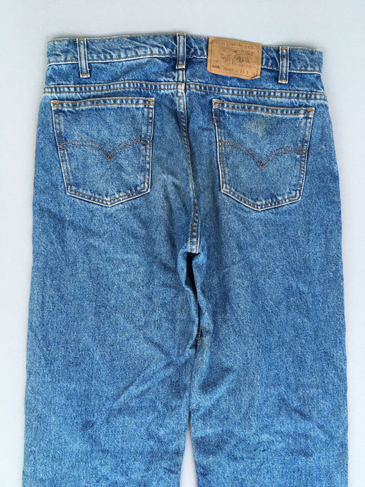 Size 32x30.5 Levi's 505 Regular Fit Light Washed Jeans