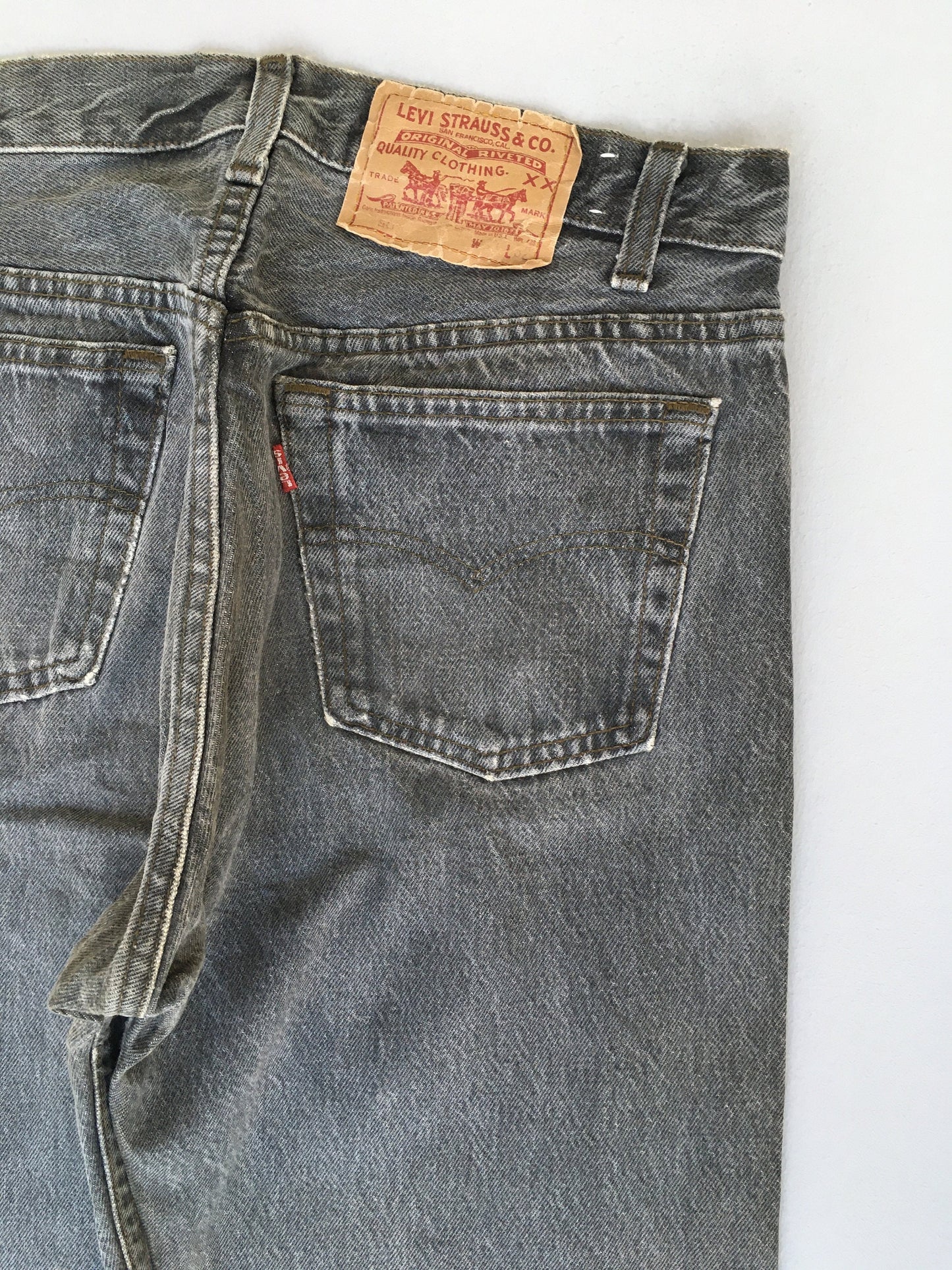 Levi's 501 Ash Gray Jeans Size 28x31.5