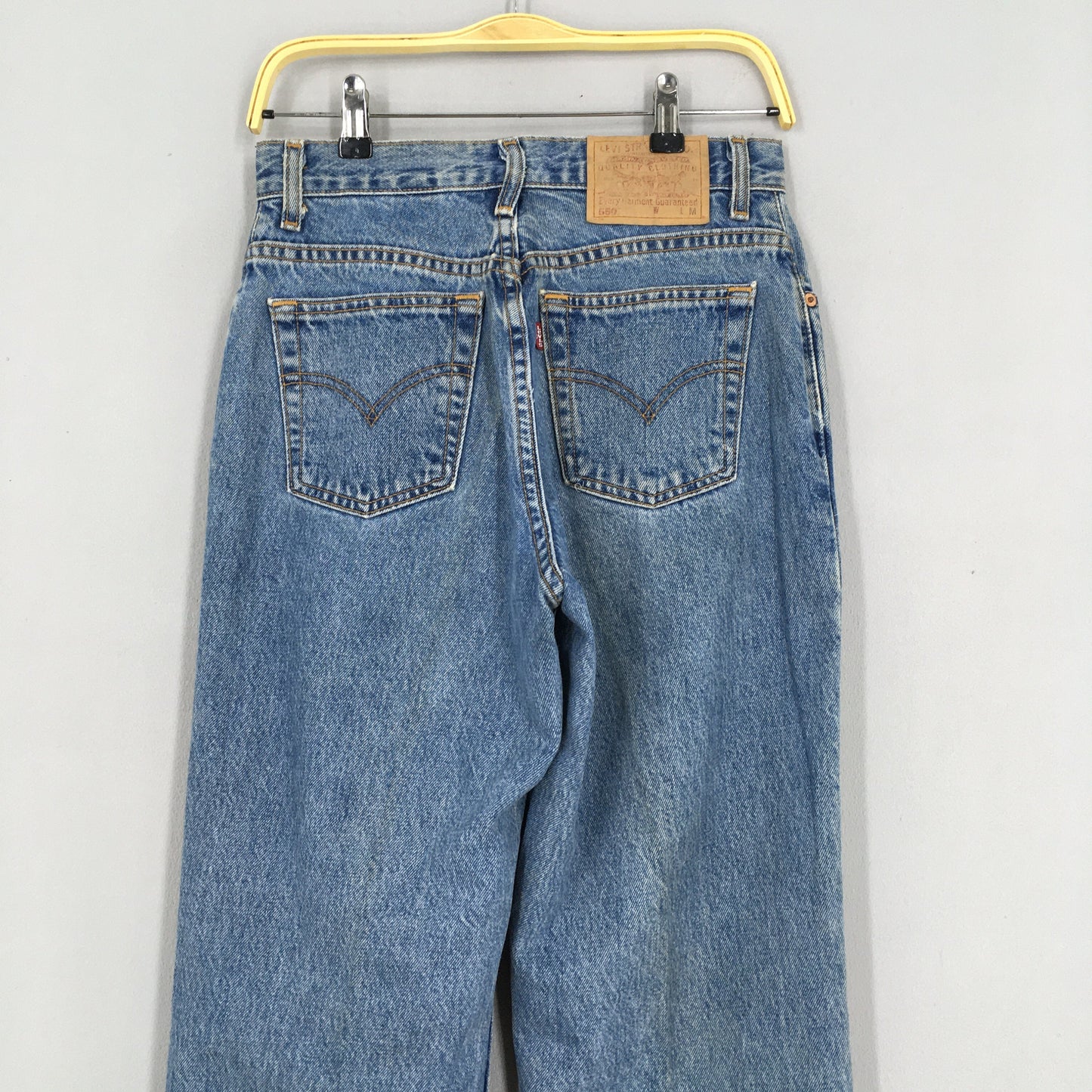 Levi's 550 Jeans Relaxed Fit Size 26x30.5