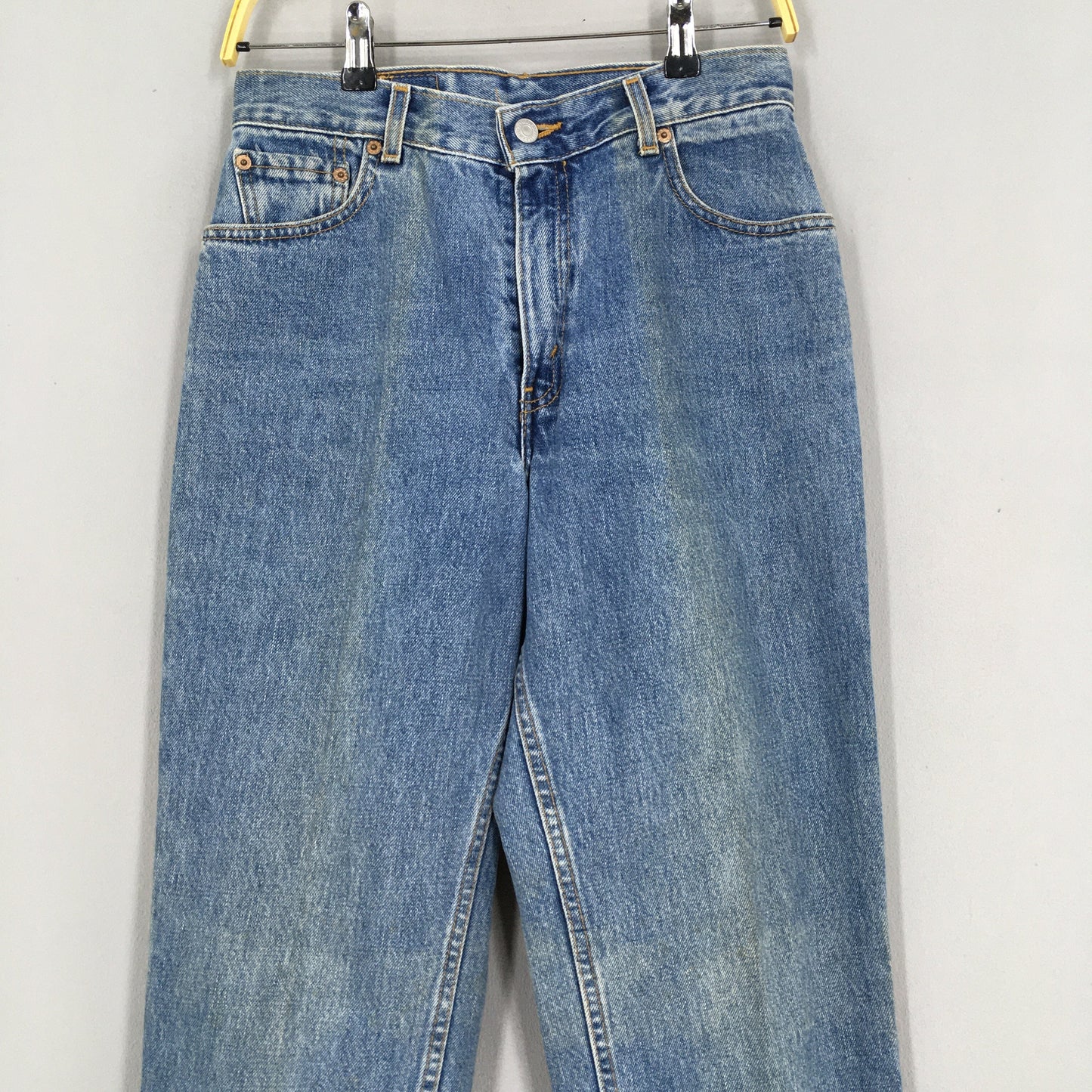 Levi's 550 Jeans Tapered Leg Size 27x30.5