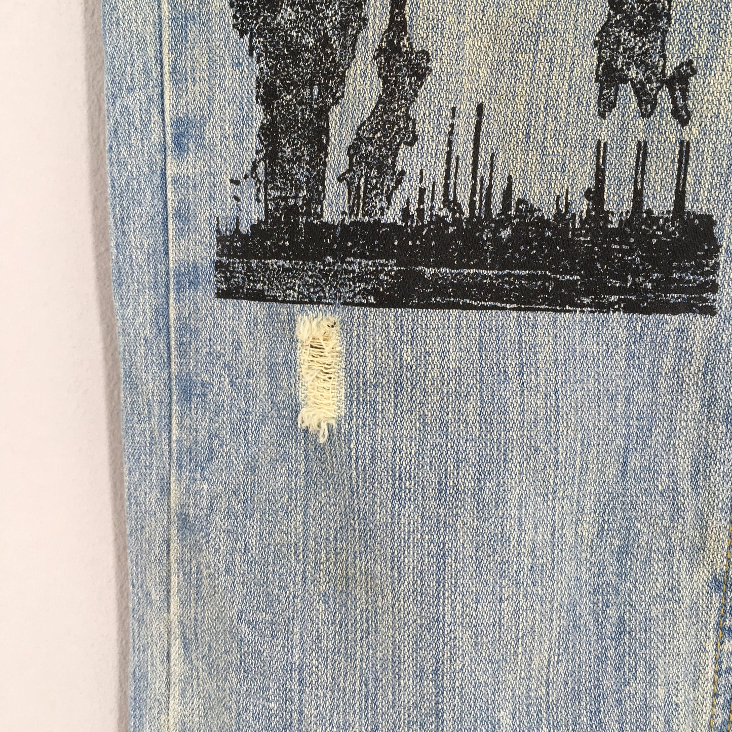 Point Loma Ripped Art Denim Jeans Size 30x32