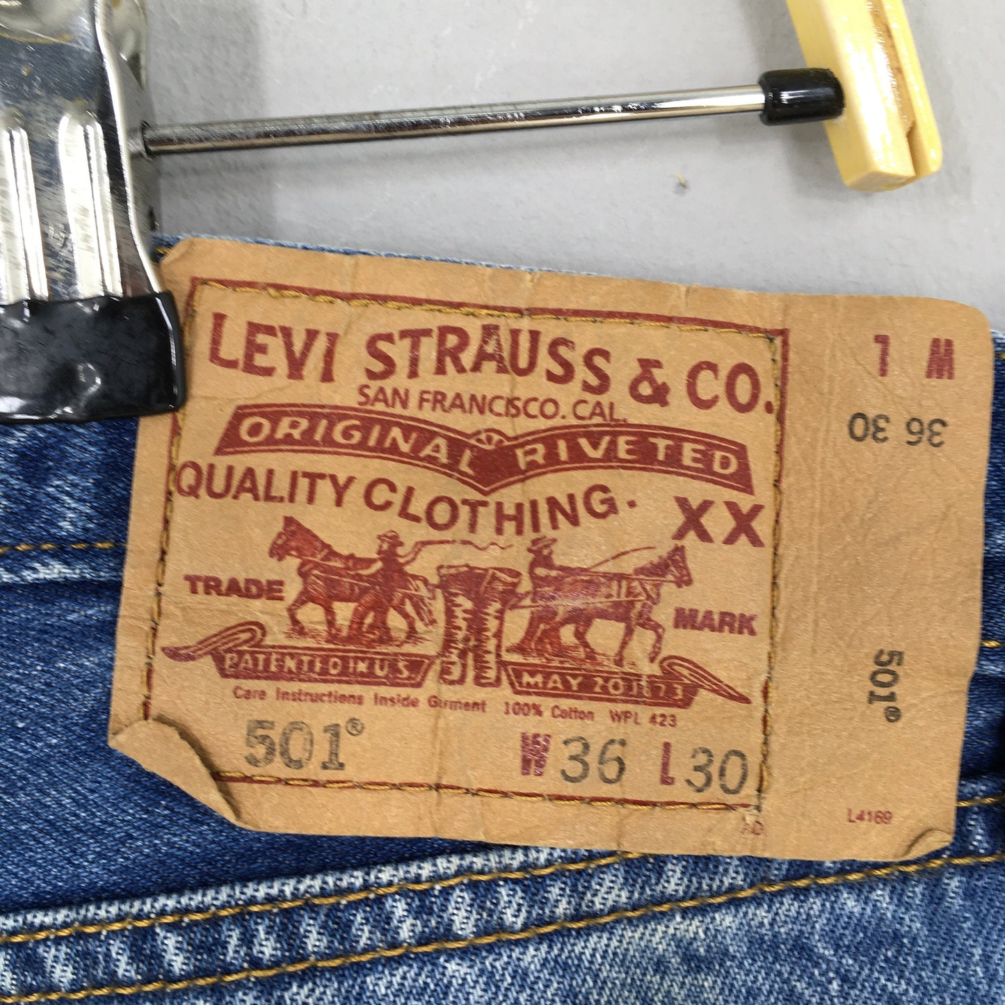 Levis 501 Faded Blue Stonewash Jeans Size 34x26.5