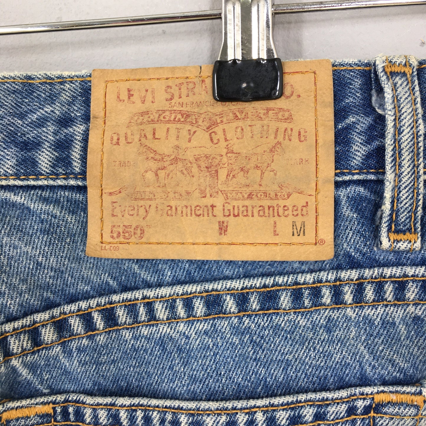 Levi's 550 Jeans Relaxed Fit Size 26x30.5