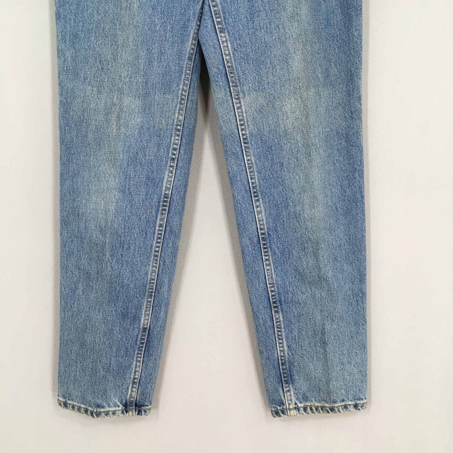 Levi's 550 Jeans Tapered Leg Size 27x30.5