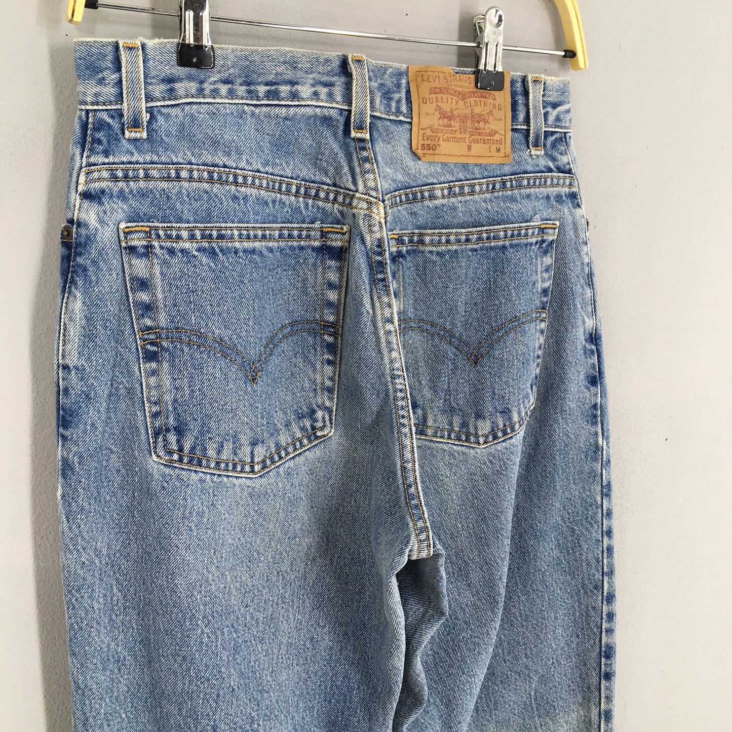 Levis 550 Tapered Leg Mom Jeans Size 27x30