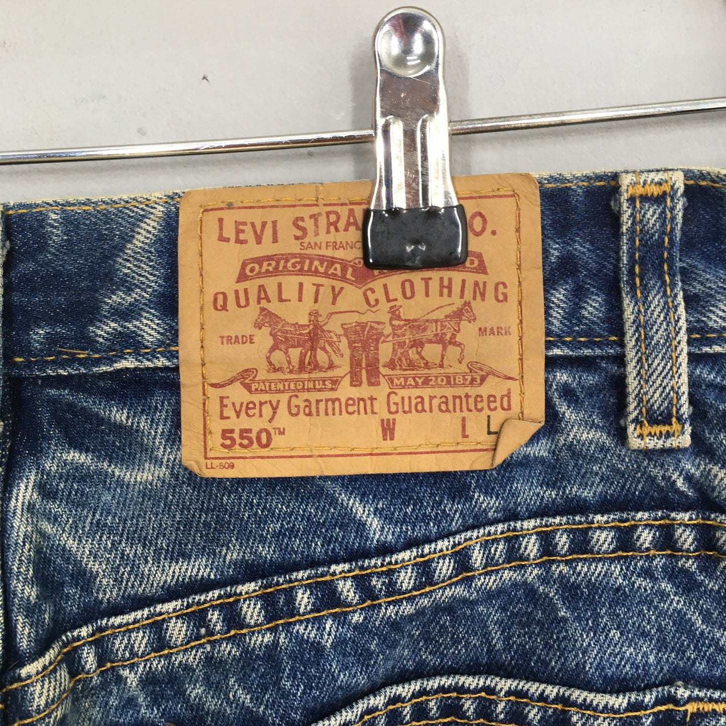 Levis 550 Jeans Relaxed Fit Stone Washed Denim Size 28x33