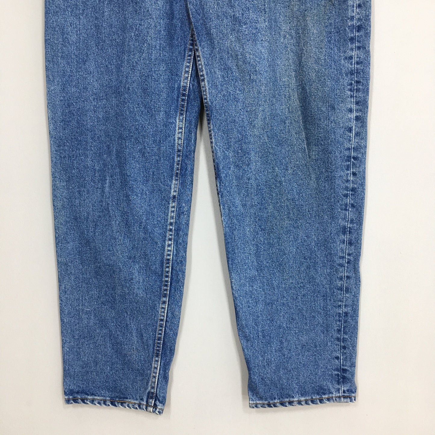 Levi's 550 Relaxed Fit Tapered Leg Jeans Size 38x32