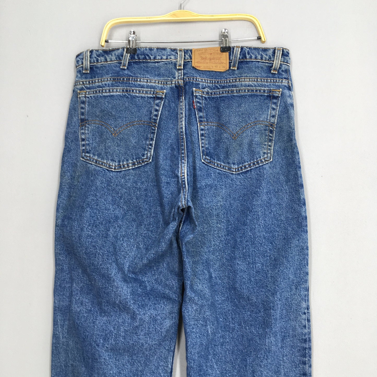 Levi's 550 Relaxed Fit Tapered Leg Jeans Size 38x32