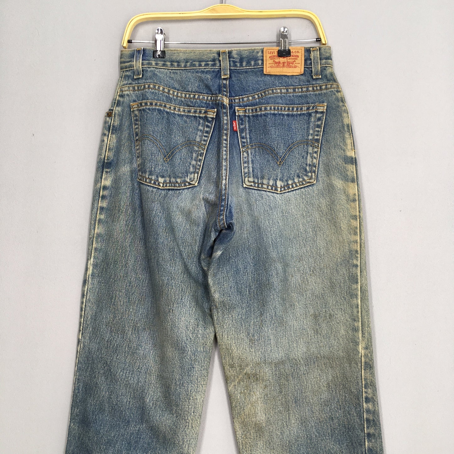 Levi's 550 Relaxed Fit Faded Dirty Jeans Size 30x32