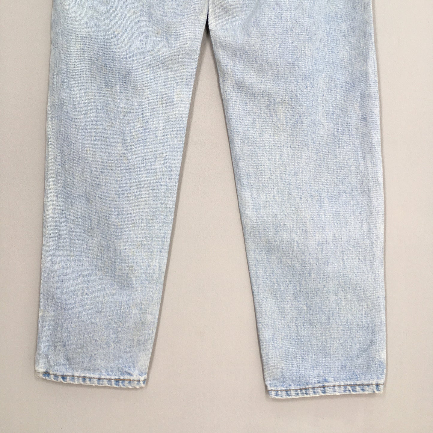 Levi's 550 Tapered Leg Pale Blue Stonewash Jeans Size 30x32