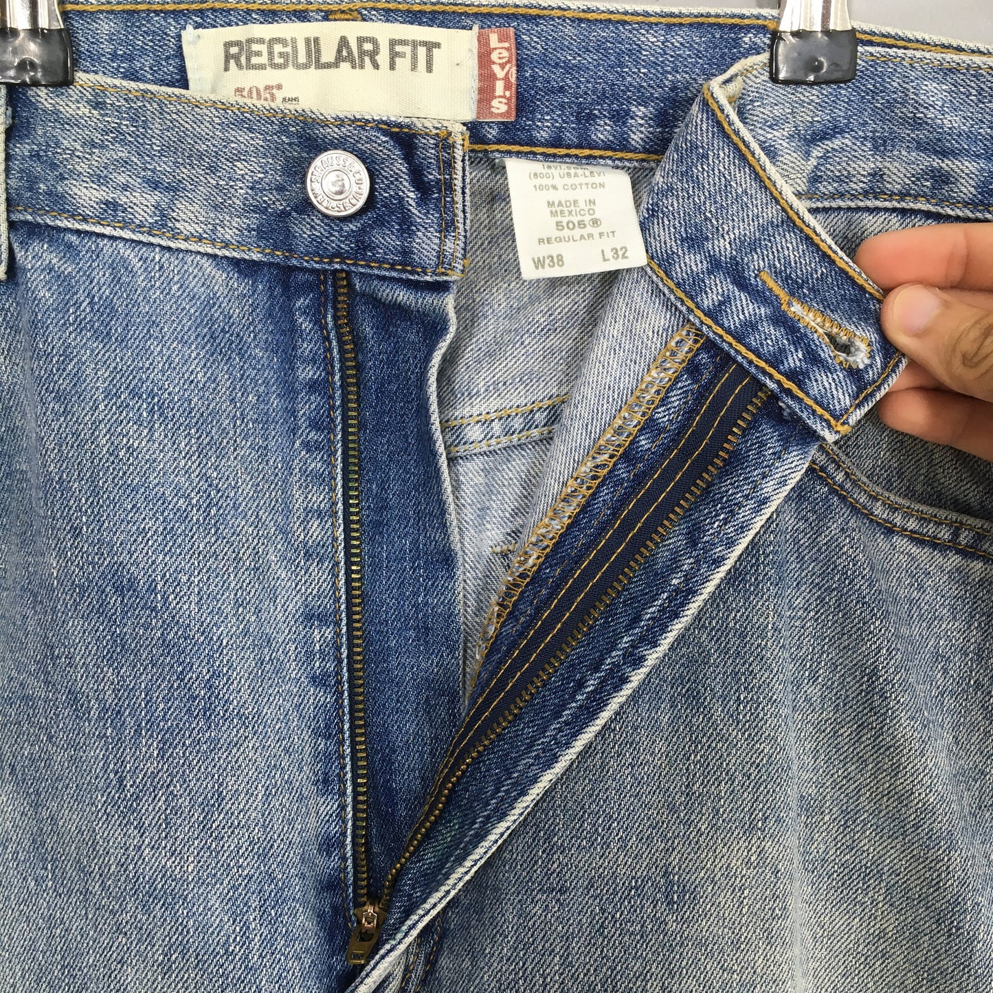 Levi's 505 Relaxed Fit Jeans Size 38x32