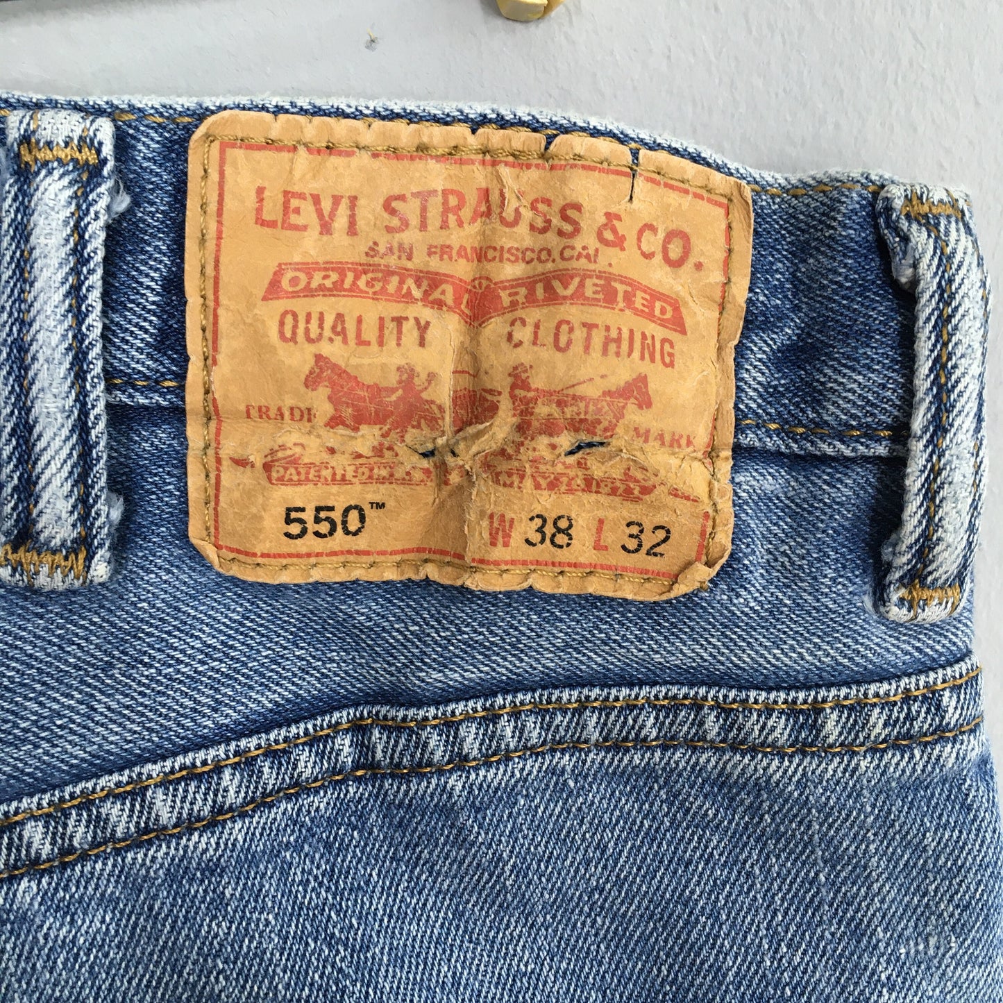 Levi's 550 Relaxed Fit Jeans Stone Washed Denim Size 39x33