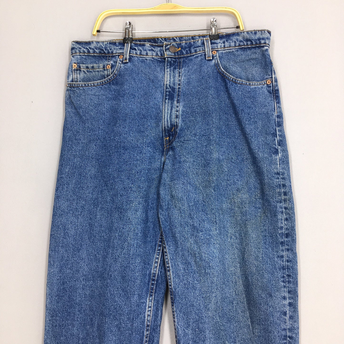 Levi's 550 Relaxed Fit Tapered Leg Jeans Size 38x32