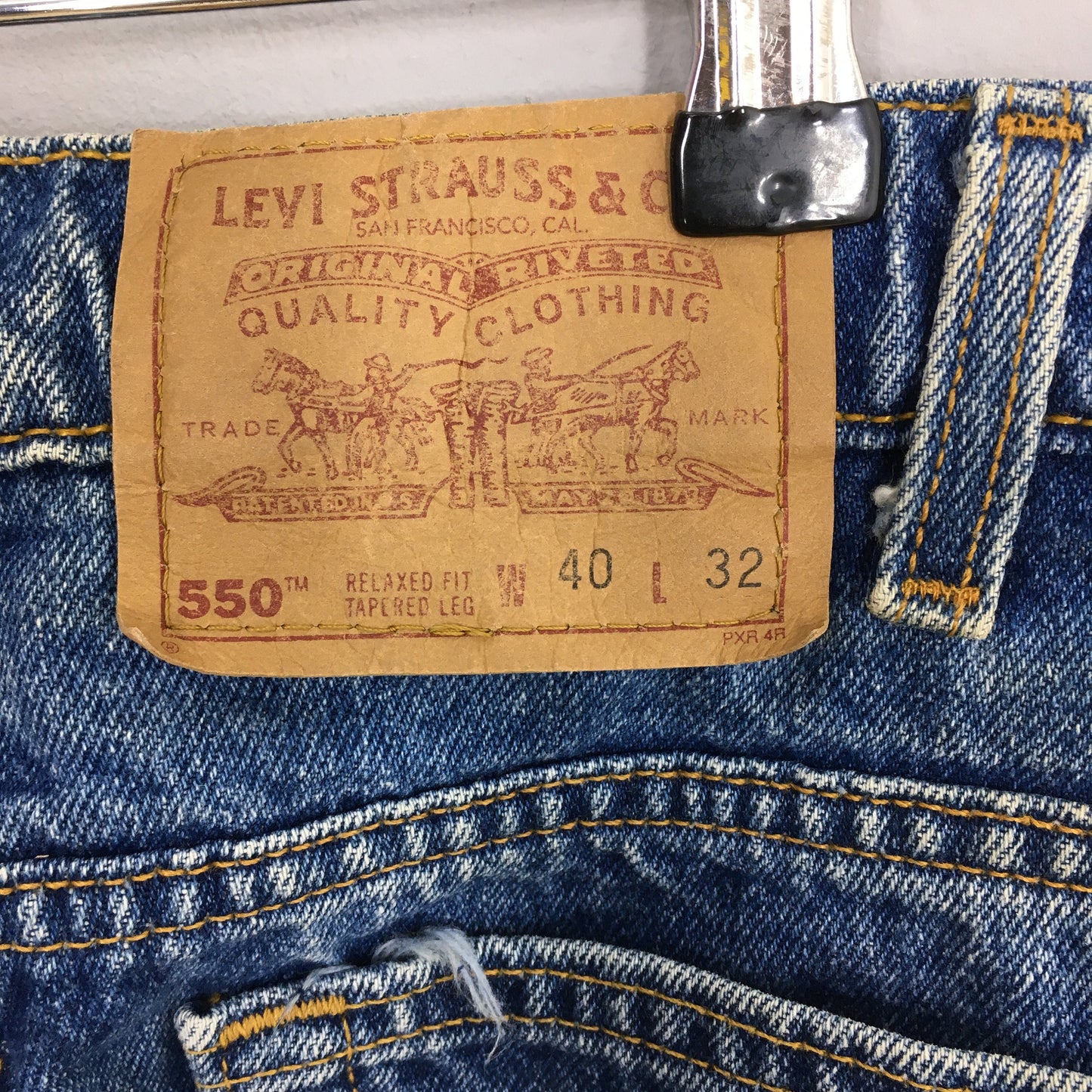 Levi's 550 Relaxed Fit Tapered Leg Jeans Size 38x32