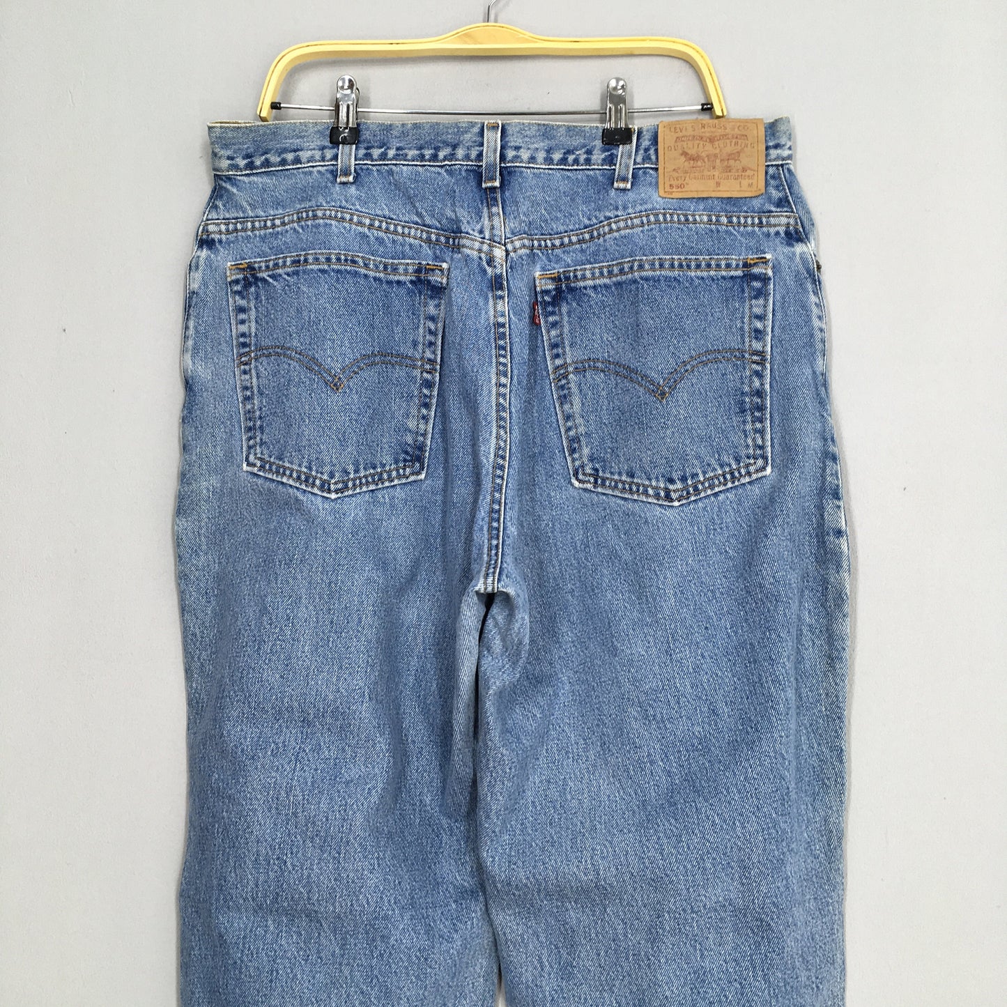 Levis 550 Tapered Leg Relaxed Fit Jeans Size 35x31