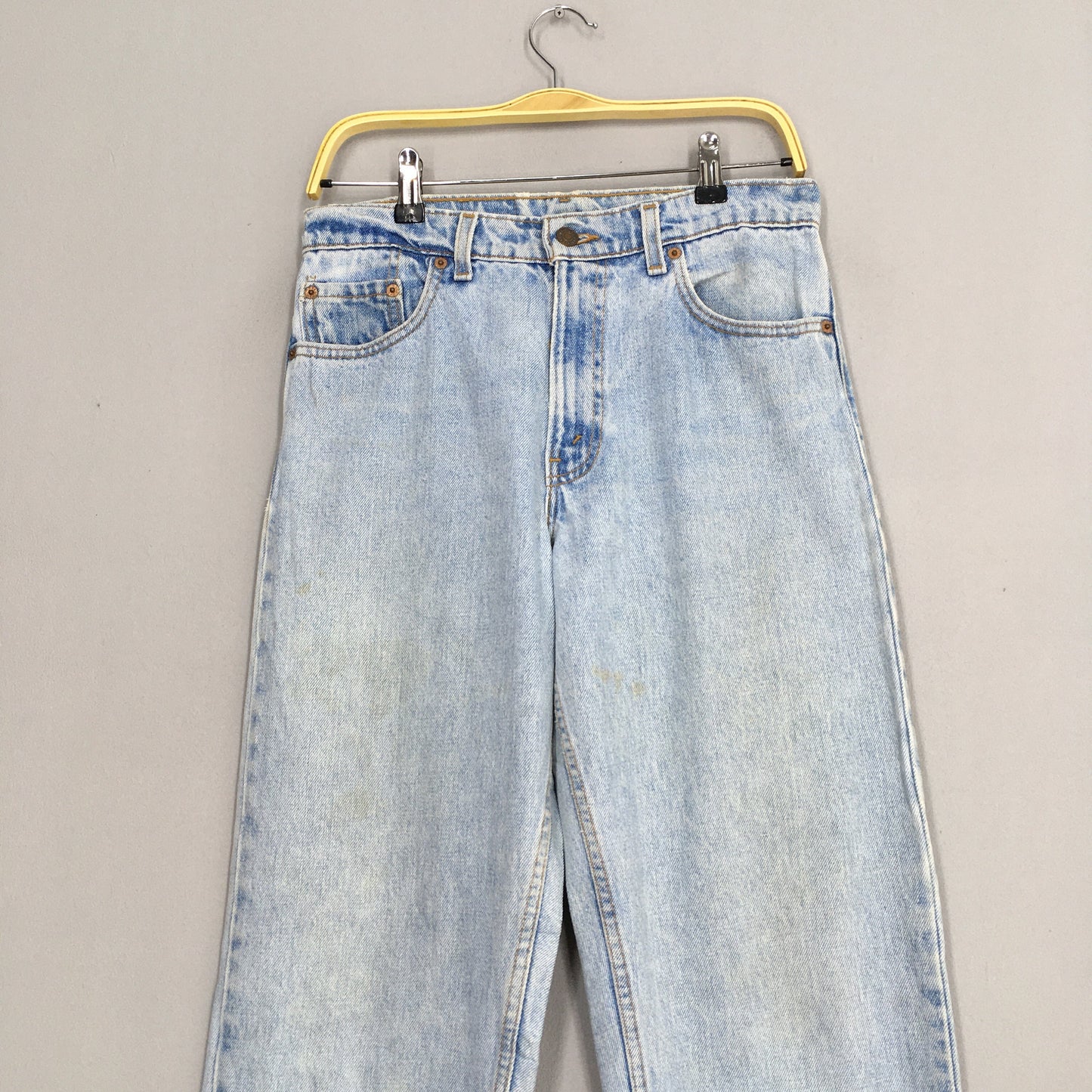 Levi's 550 Tapered Leg Pale Blue Stonewash Jeans Size 30x32