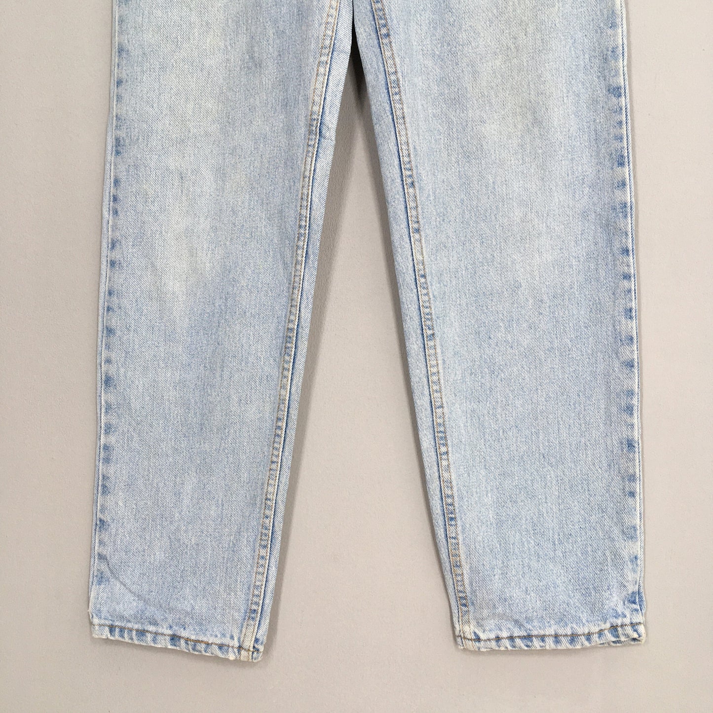 Levi's 550 Tapered Leg Pale Blue Stonewash Jeans Size 30x32