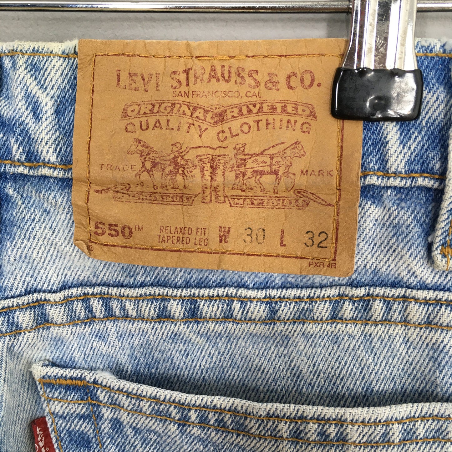 Levi's 550 Tapered Leg Pale Blue Stonewash Jeans Size 30x32