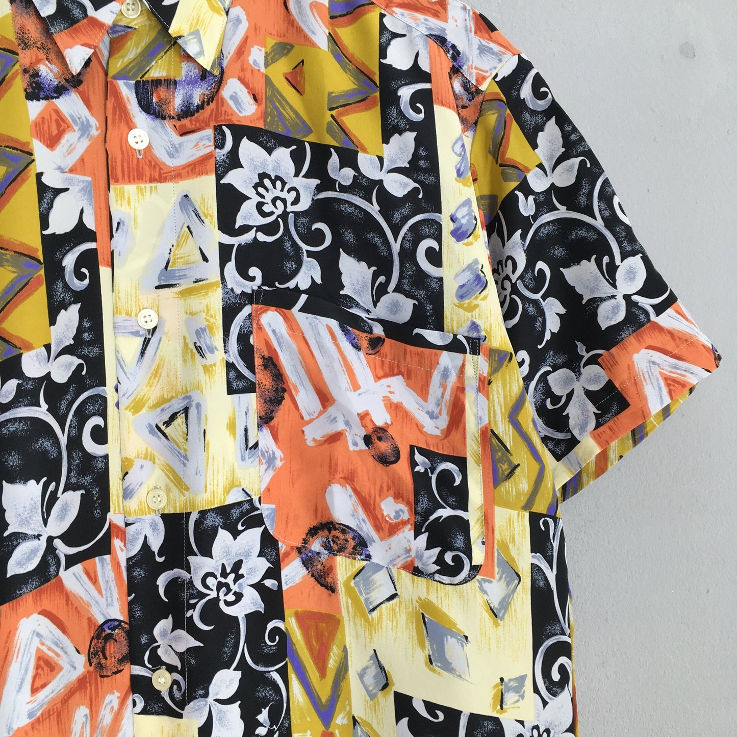 Hawaiian Abstract Polyester Shirt Medium