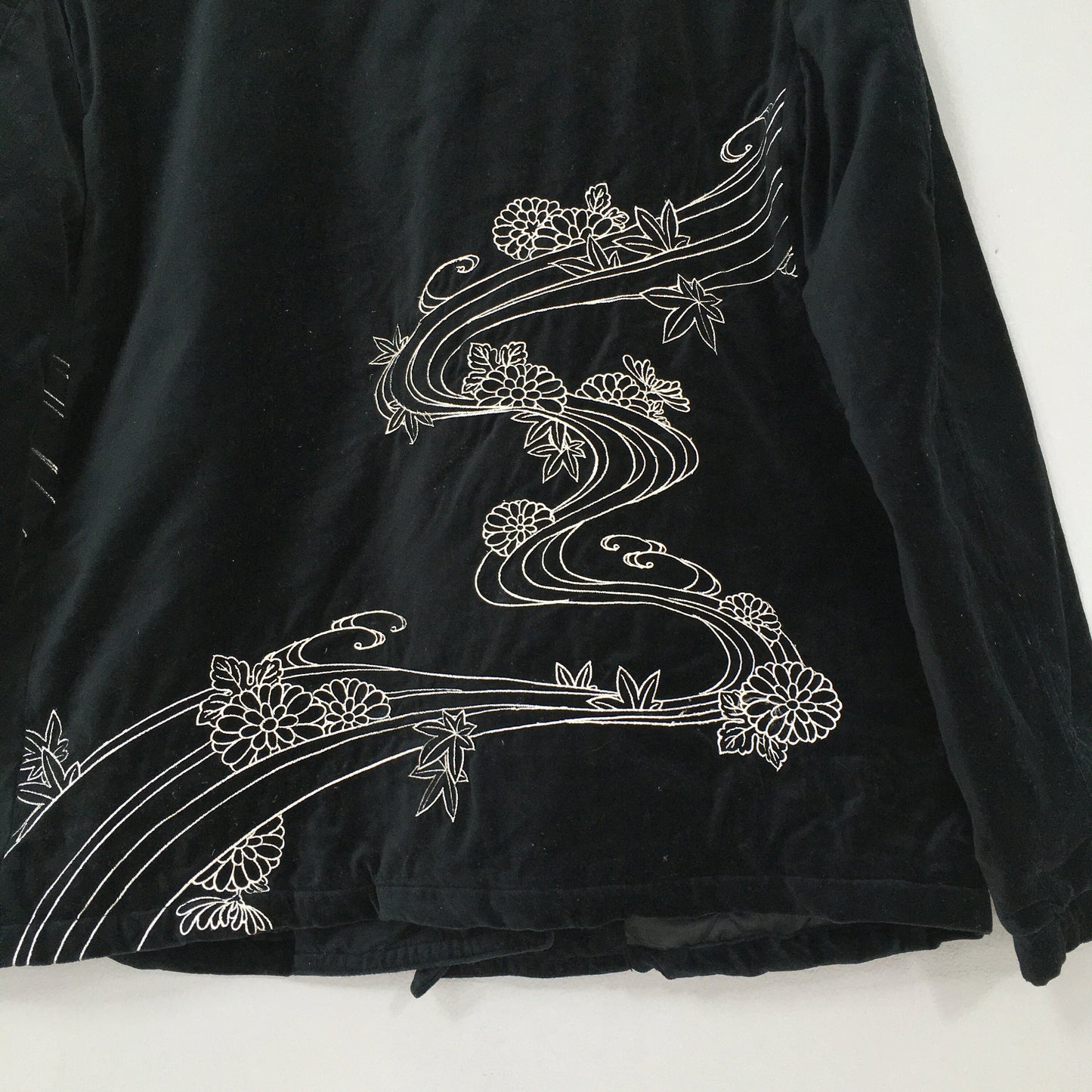 Cropped Head Dragon Embroidery Black Velvet Jacket