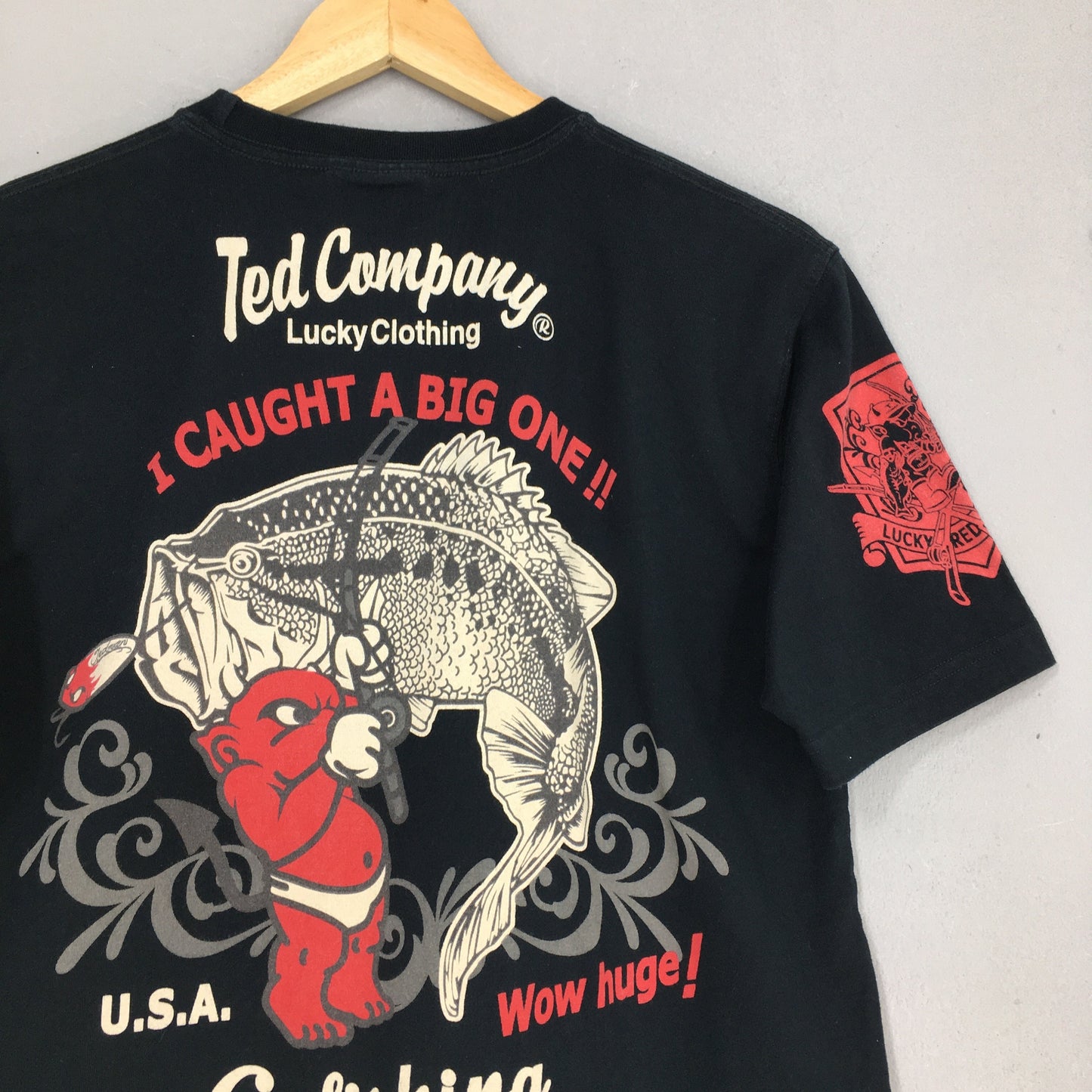 Ted Company Hook Monster Fishing Tshirt Medium