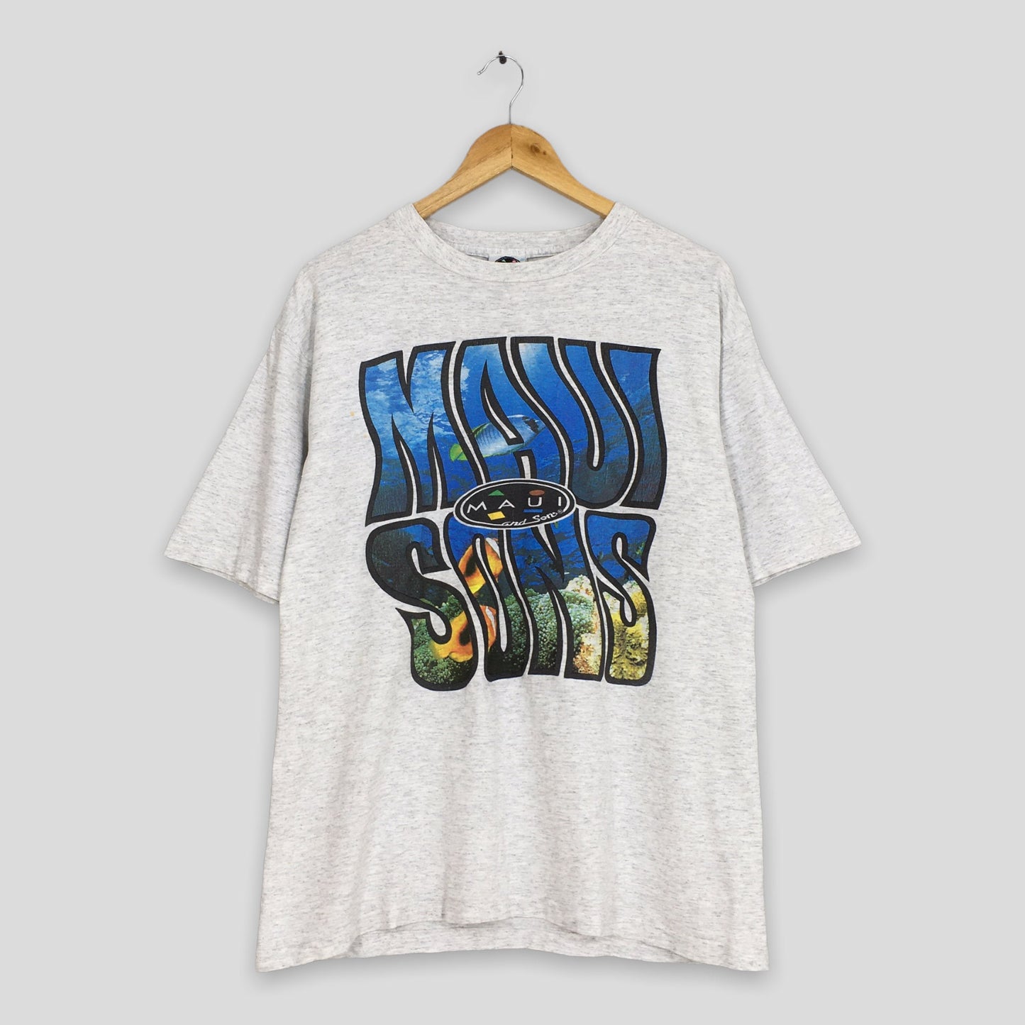 Maui & Sons Sharks Beach Wear Surfing T shirt Medium