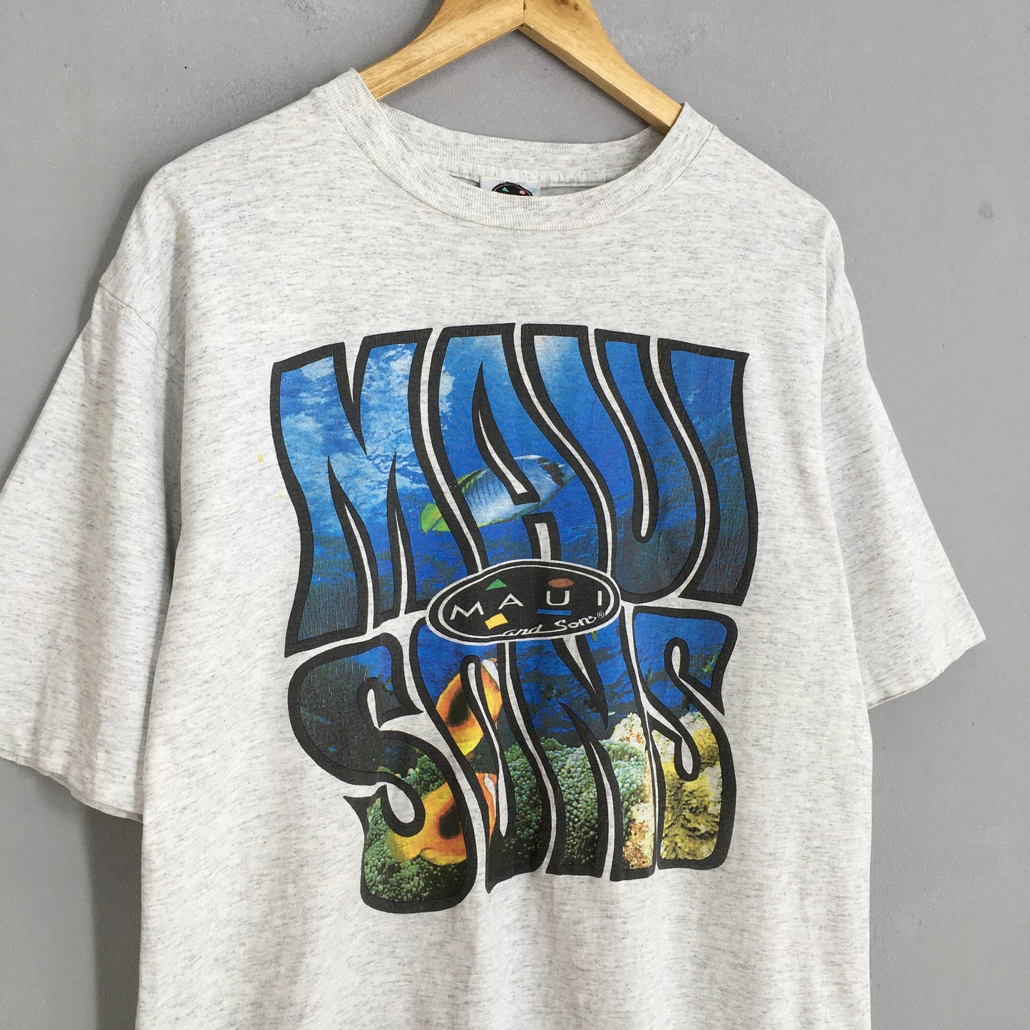 Maui & Sons Sharks Beach Wear Surfing T shirt Medium