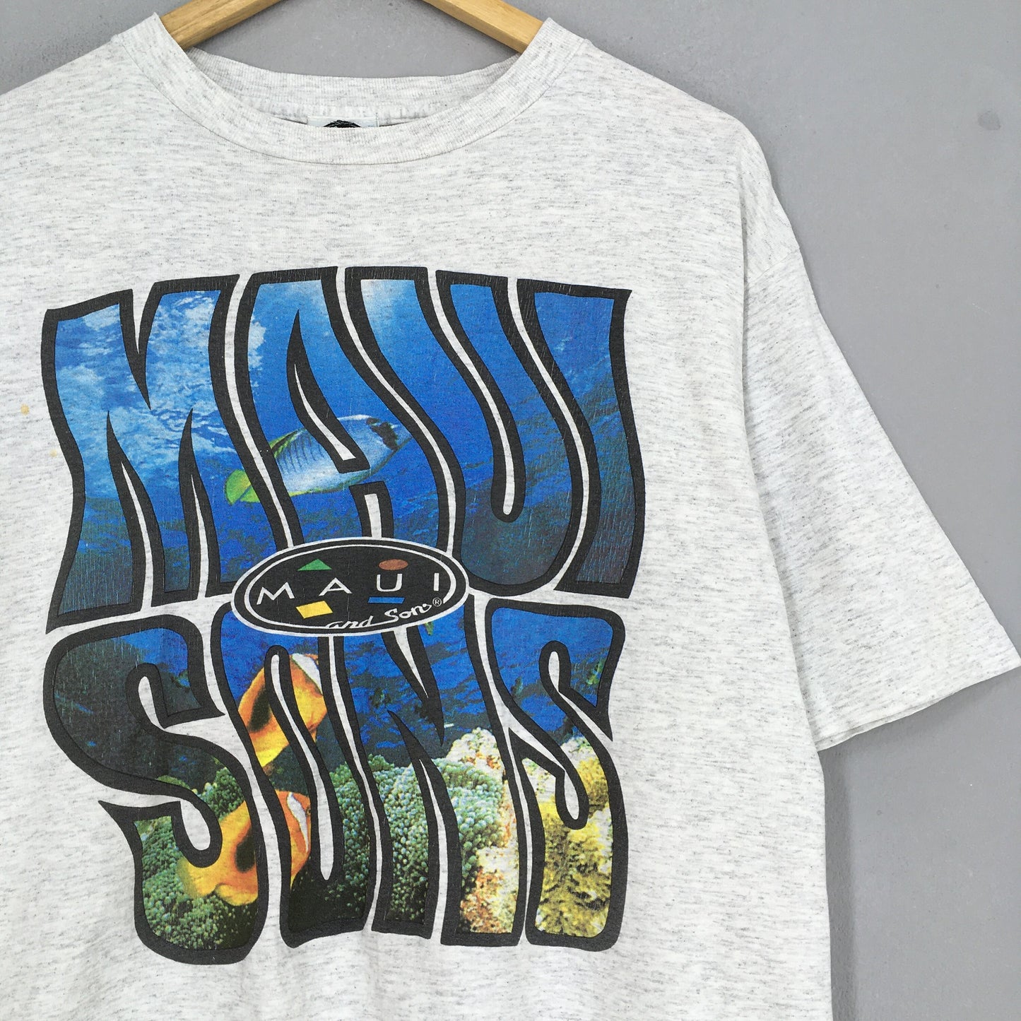 Maui & Sons Sharks Beach Wear Surfing T shirt Medium