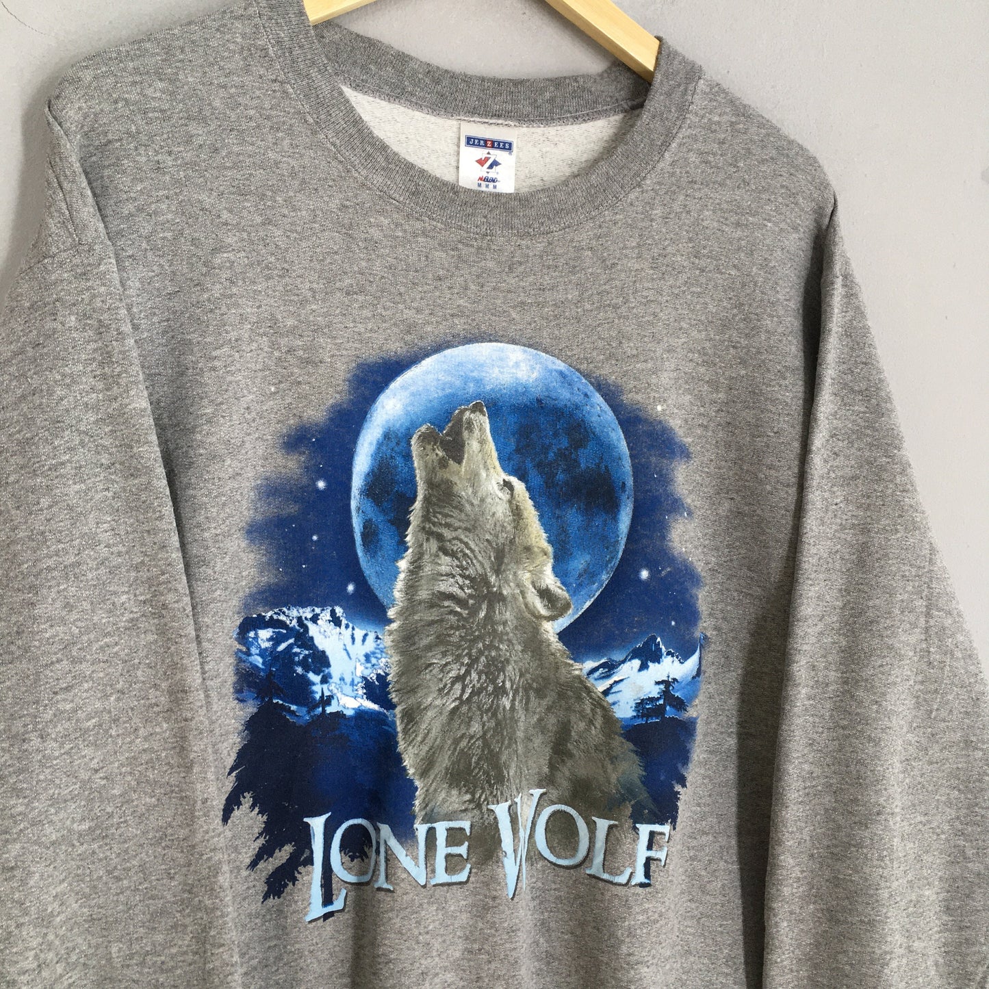 Y2K Lone Wolf Wildlife Gray Sweatshirt Medium