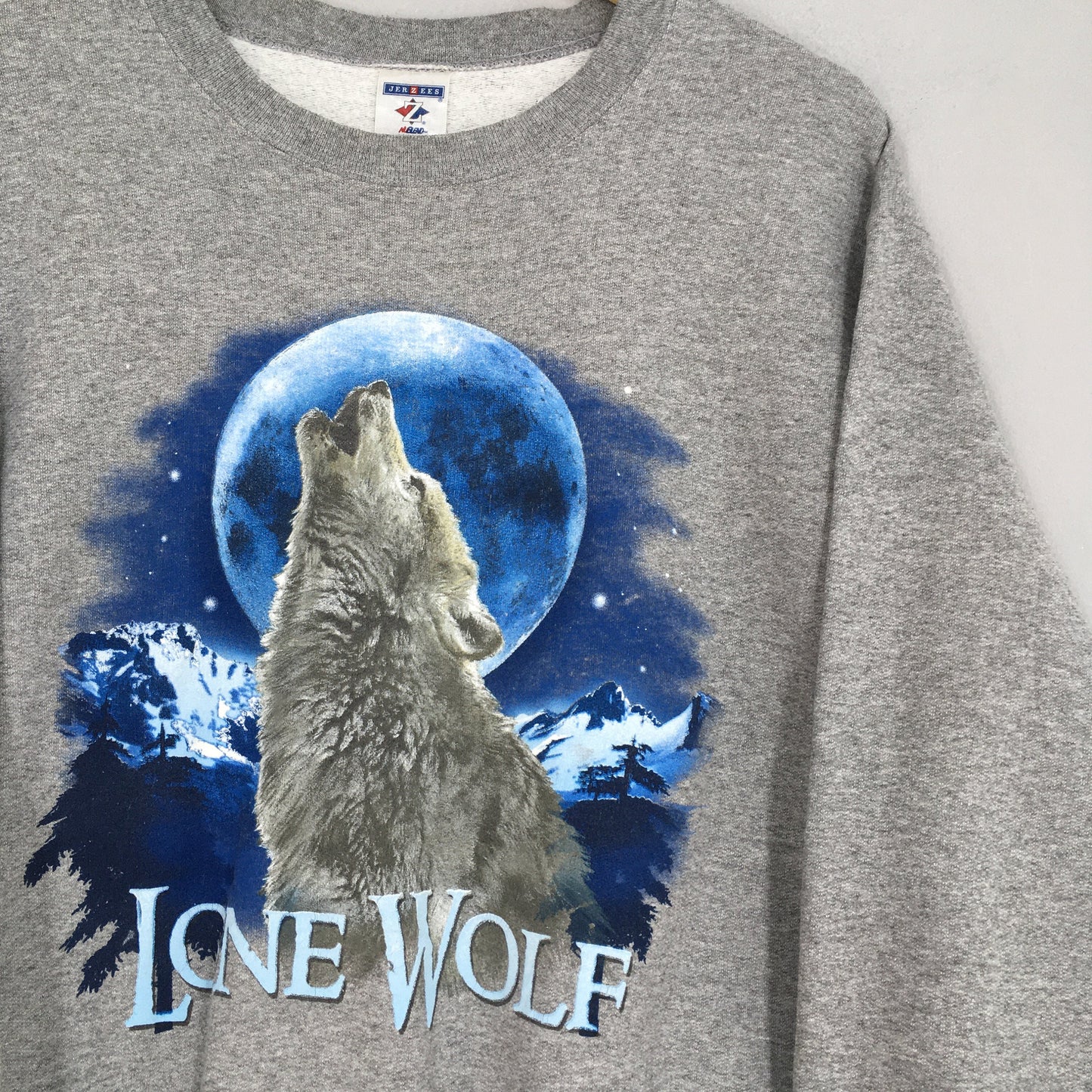 Y2K Lone Wolf Wildlife Gray Sweatshirt Medium